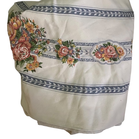 Other - Vintage Floral Tablecloth Made In Brazil Oval